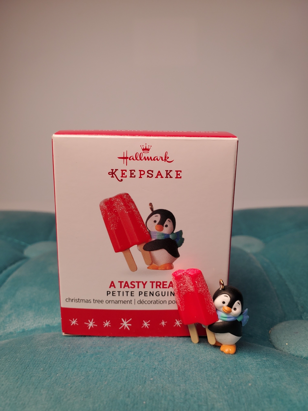 Hallmark Keepsake 2016 Petite Penguins #1 A Tasty Treat Mini Ornament QXM8561